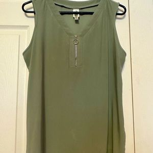 Sleeveless shirt with zipper front.